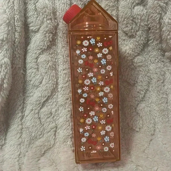 New Hello Kitty floral red carton - Picture 3 of 5